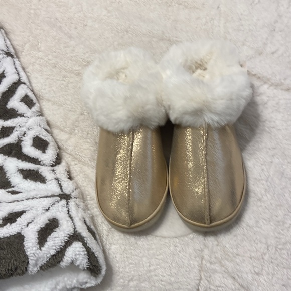 ❤️NWT Fur Glitter slippers - Picture 2 of 7